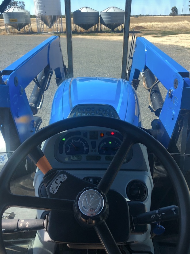 2010 New Holland T7030 Auto Command Tractor/Loader