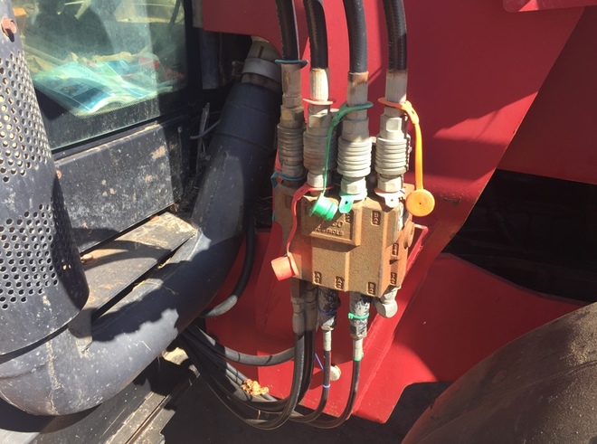 Case IH MX135 with Challenge Front End Loader