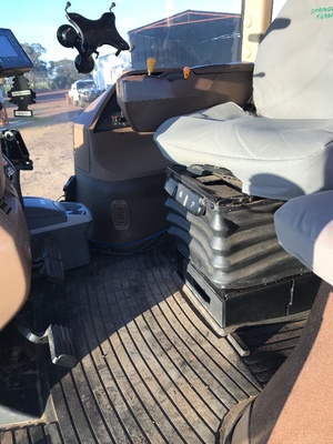 2005 John Deere 8520 Tractor