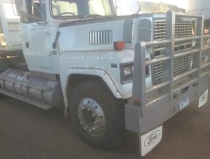 Ford LTL9000 Truck