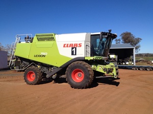 Claas 750 header with 40ft Macdon Draper front  