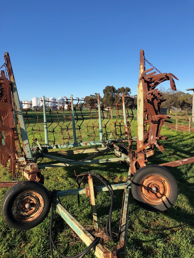 15 leaf Horwood Bagshaw hydraulic harrows