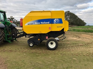 2011 New Holland BR7060 Round Baler
