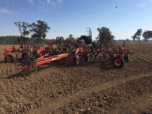 Bourgault 8810 - 35 Foot, Simplicity 6000 Air Cart