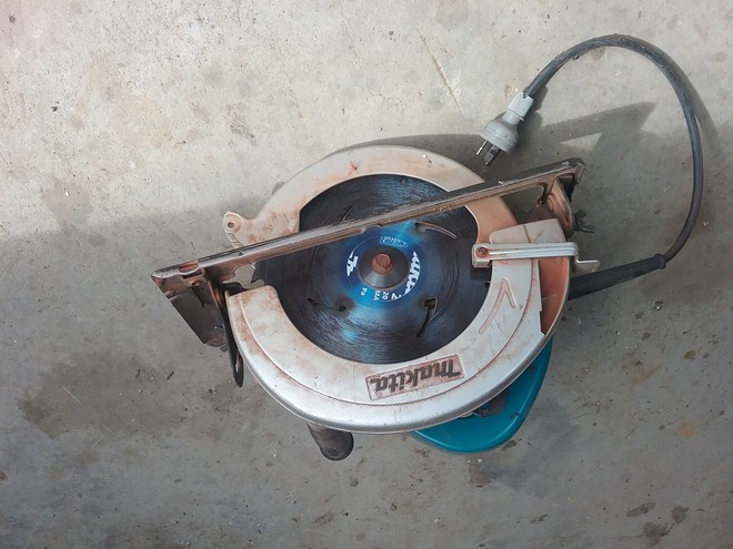 Under Auction - 9 Inch Makita Saw