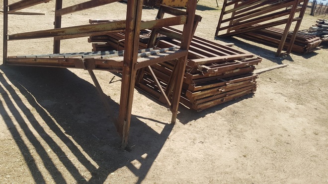 Cattle ramp and pannels 