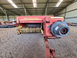 New Holland Hayliner 417 Baler