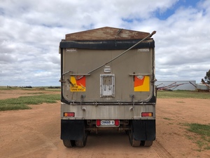 1992 Muscat TOA 32'x6' Trailer