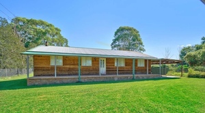 14 acres farm with one dam and two houses $500 per week