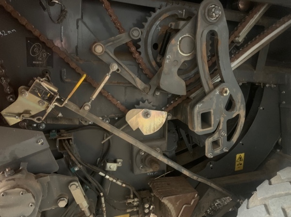 2016 Massey Ferguson 2270 XD Baler