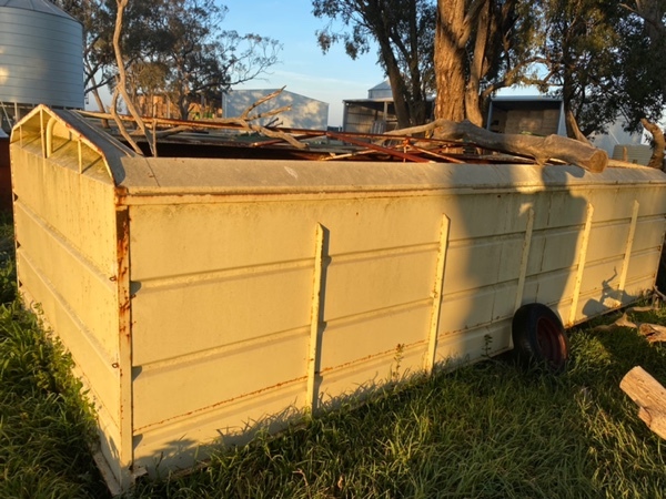 Tipping Truck with Livestock Crate 1981 Hino
