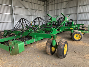 2010 JD 1890 36' Disc Seeder