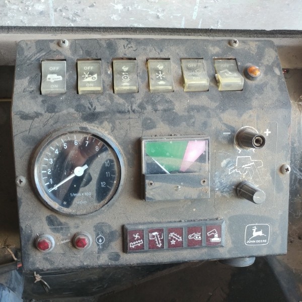 EOI 1985 John Deere 1051 PTO Header 