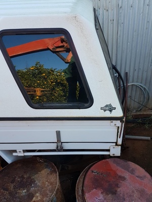 Steel Ute Tray with Challenge Canopy