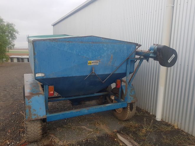 Sheep Feeder Bomen Feedout Trailer