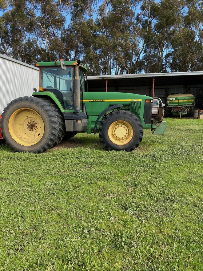 John Deere 8400 Tractor  1997