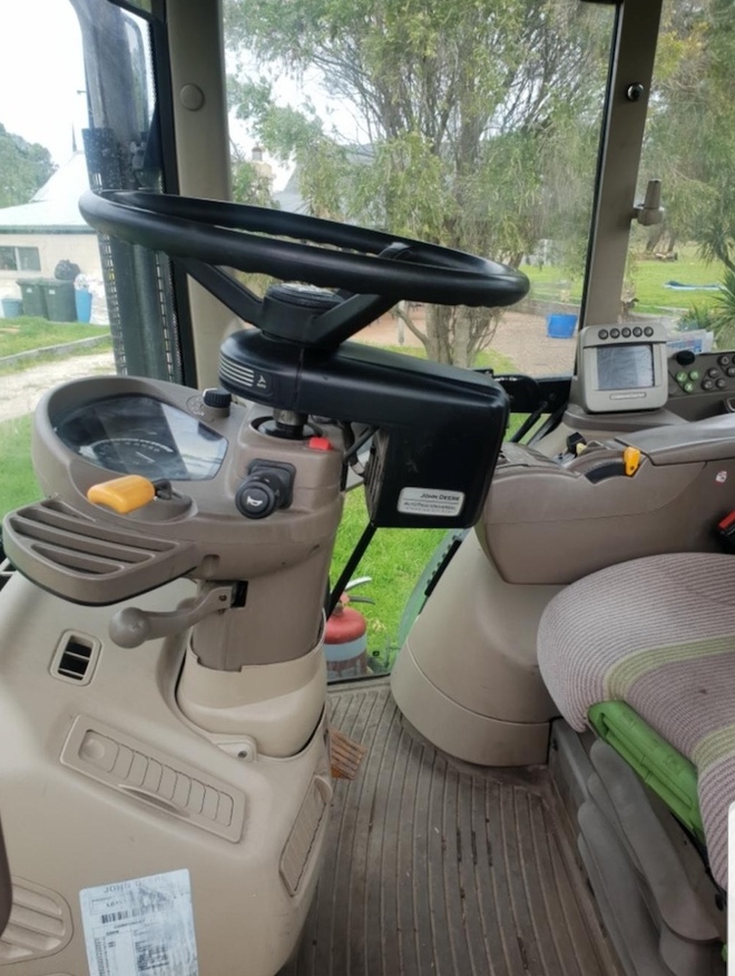 2009 John Deere 7530 Premium Tractor 