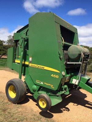 JOHN DEERE 468 ROUND BALER