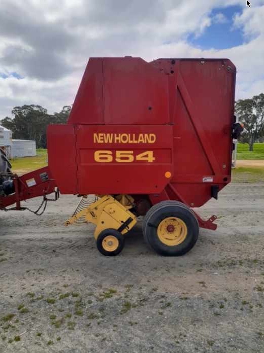 New Holland 654 Baler
