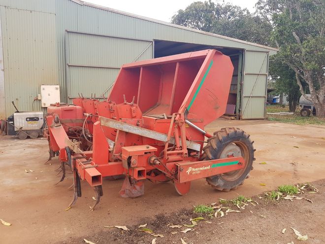 Potatoe Planter and Hiller with Seed Cutter