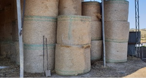 200 x Wheaten Straw 300 KG Approx 5x4 Rolls