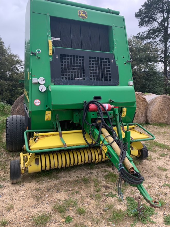 John Deere 592 Maxi Cut Round Baler 