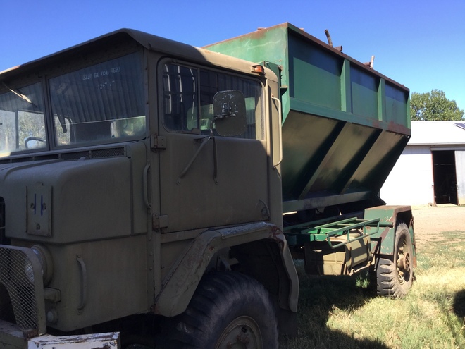 International 4wd feeder truck with 10 cubic meter capacity with Hay chopper