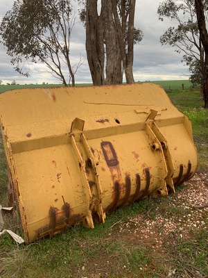 Cat 950 Loader Bucket