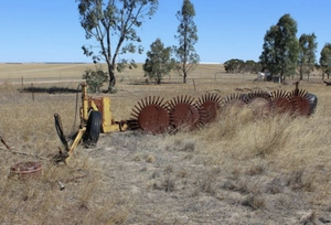 *WANTED  western 7 pin wheeled stick rake