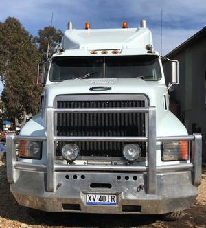 Under Auction International 4700 Series Transtar Prime Mover