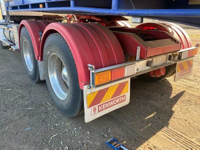 Under Auction (A125) - 2011 Kenworth 408 Prime Mover