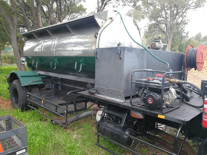 ISUZU V260 Water Tanker/Dairy Tanker