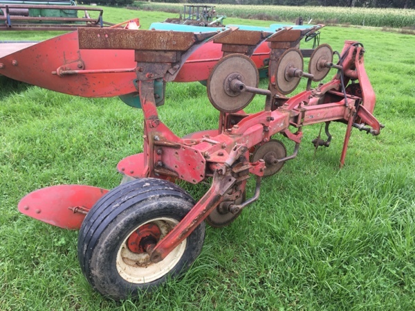Kverneland reversible plough