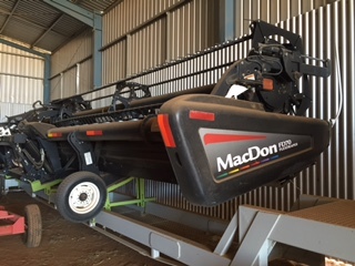 Claas Lexion Header & Macdon Front