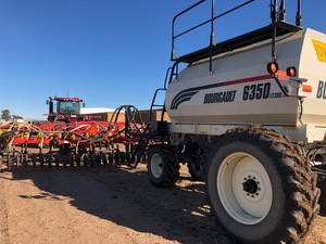 Bourgault 8910 bar with Bourgault 6350 air cart