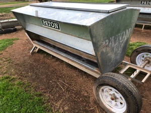Paton 1 Tonne Trailing lick feeder for sale