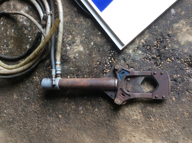 Under Auction - Hydraulic Driven Dehorners - 2% + GST Buyers Premium on All Lots 