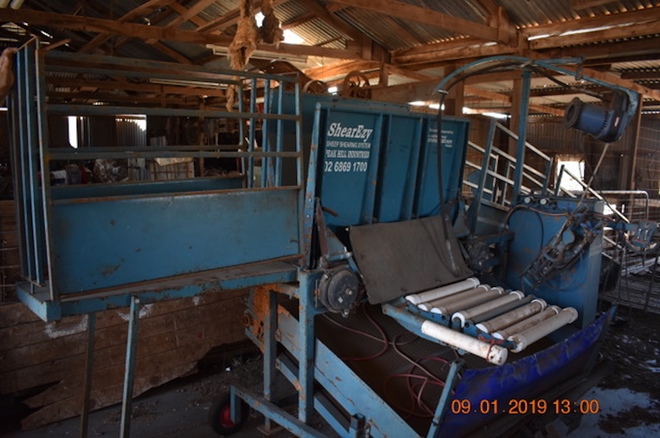 Peak Hill Shear Ezy Shearing & Crutching Handler