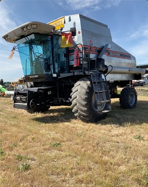 Gleaner R 72 Header with 3 fronts