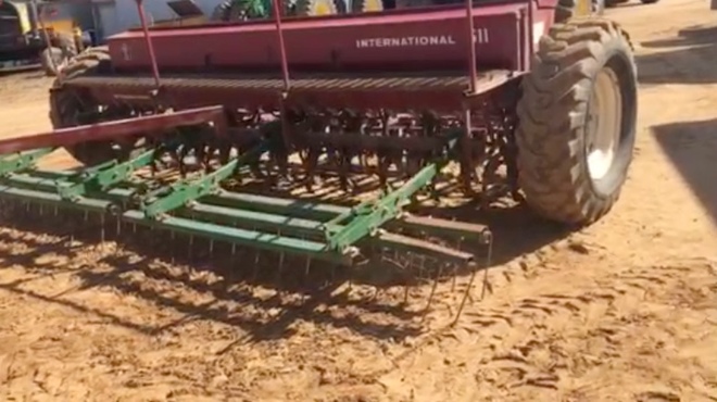 International 511 Spring Release Combine