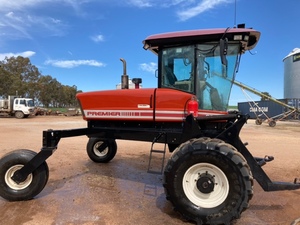 2005 9352i MacDon Windrower with 972 Draper Front