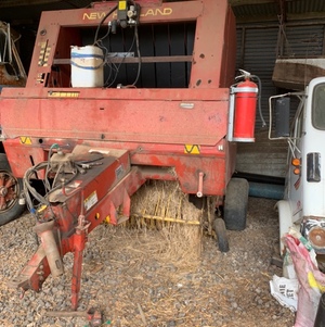 660 New Holland Baler