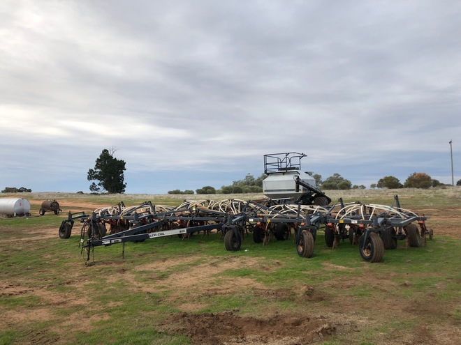 2003 Flexicoil 2340  Air Cart and 1999 50ft Flexicoil 820 Bar