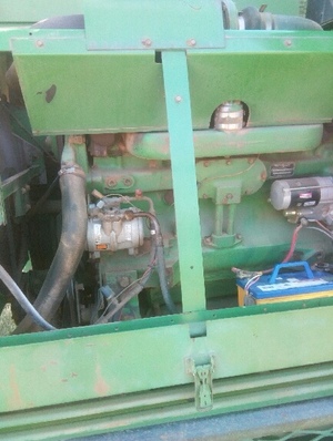 John Deere Titan II 7720 Header with 24ft Front