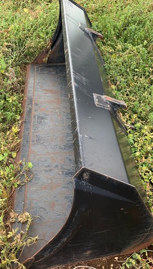 Universal Quick Hitch Bucket