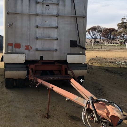 2006 Kenworth T401 with Quad Dog
