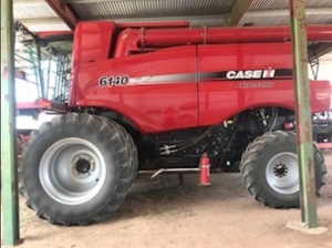 2014 Case IH 6140 AFM Header with Case 3152 40Ft Front