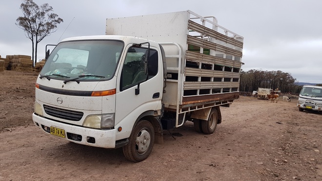 Hino 300  Truck And 2Deck Stockcrate