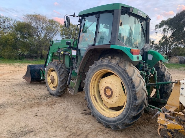JOHN DEERE 6210 WITH Q45 QUICKE LOADER AND BUCKET