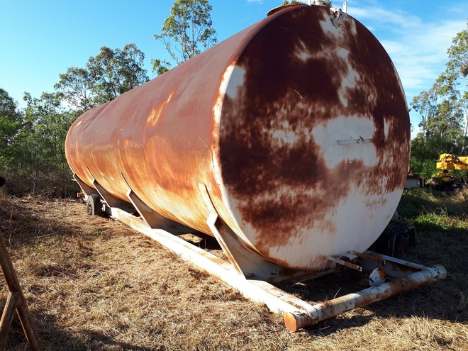 tank - 110,000 litre capacity – steel tank on steel, skid base